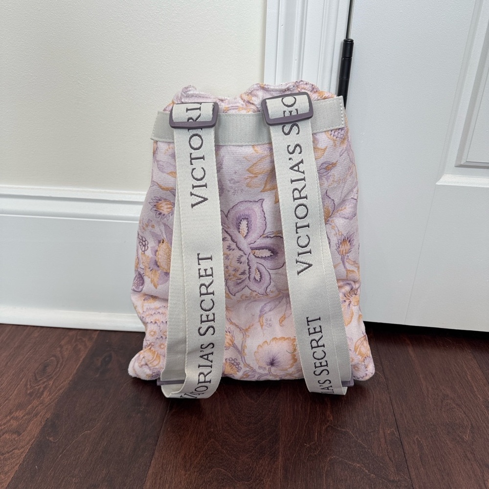 NEW Beach Towel Backpack Convertible Victoria’s Secret, Purple Flowers